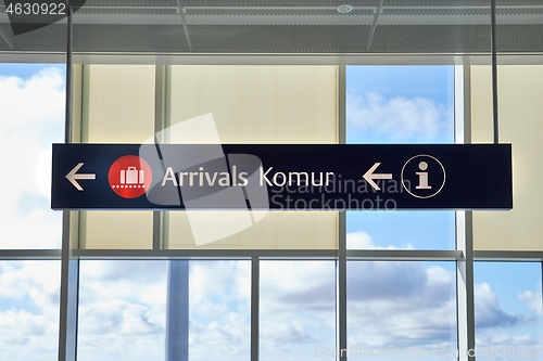 Image of Arrivals airport sign in Iceland