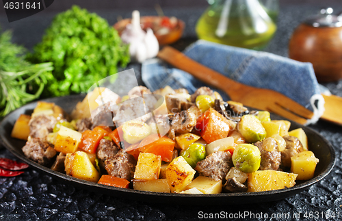 Image of vegetabkes with meatballs