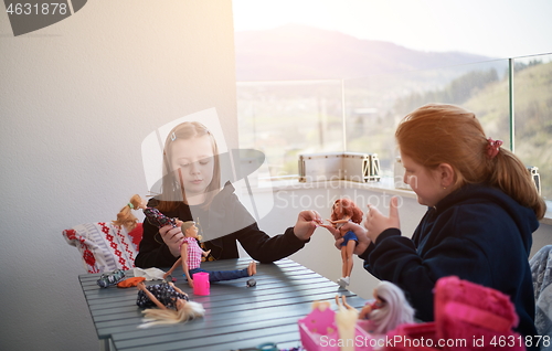 Image of little girls playing with dolls