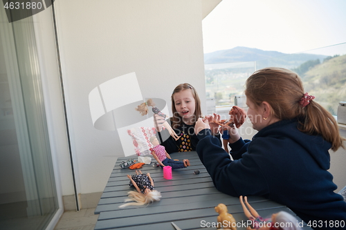 Image of little girls playing with dolls