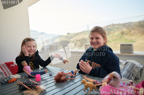 Image of little girls playing with dolls