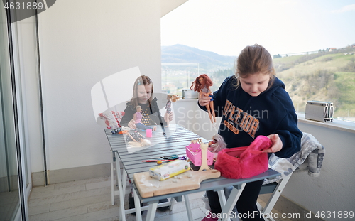 Image of little girls playing with dolls