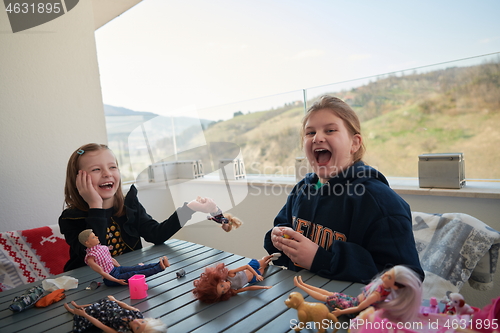 Image of little girls playing with dolls