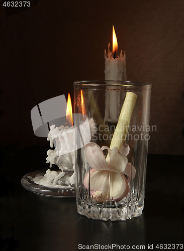 Image of Garlic bulb in glass jar