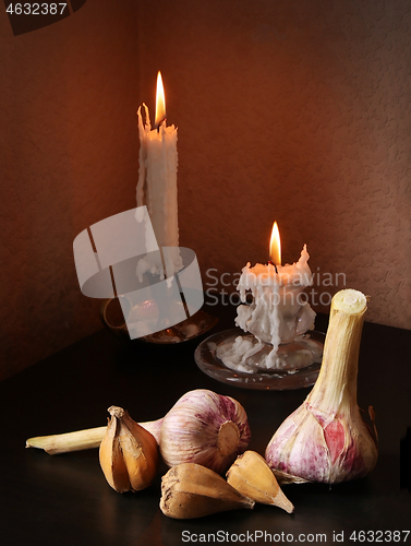 Image of Garlic bulbs and candles