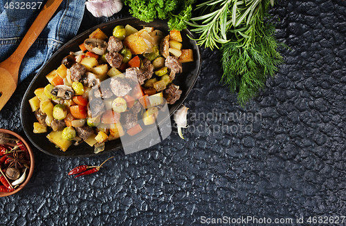 Image of vegetabkes with meatballs