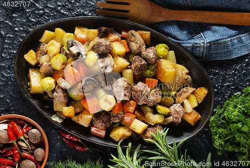 Image of vegetabkes with meatballs