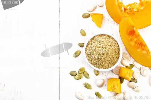 Image of Flour pumpkin in white bowl on board top