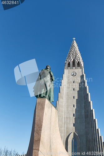 Image of Leif Erikson Statue in front of Reykjavik cathedral