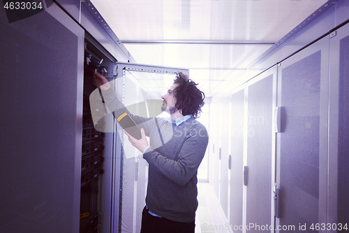 Image of technician using digital cable analyzer