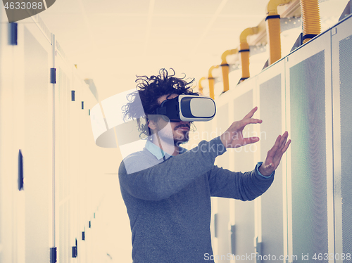Image of IT engeneer using virtual reality headset