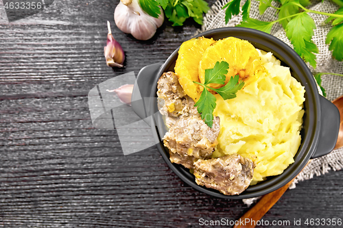 Image of Liver with oranges and potatoes on board top