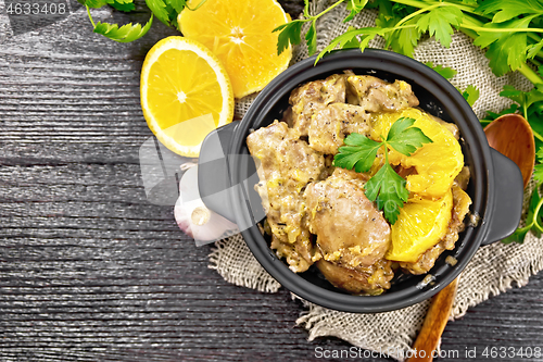 Image of Liver with oranges in pan on board top