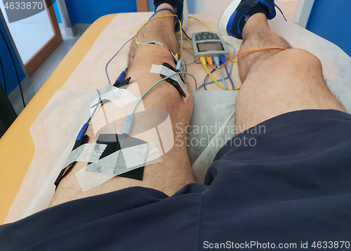 Image of Electrostimulation of the quadriceps as a physiotherapy therapy 