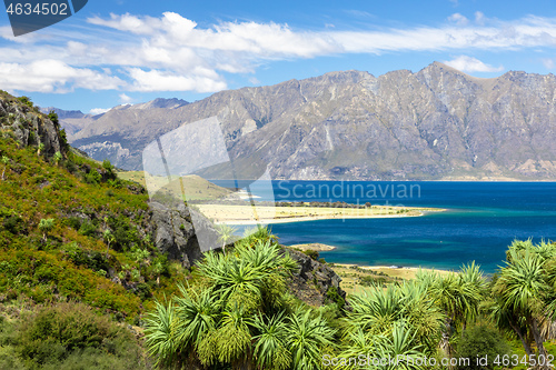 Image of lake Wanaka; New Zealand south island