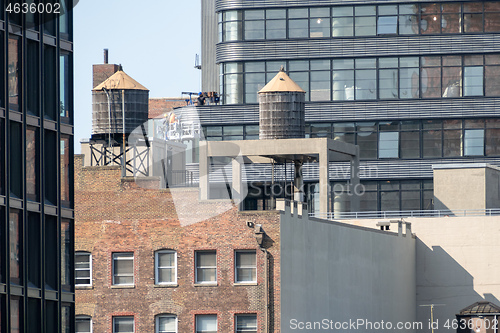 Image of typical water tank on the roof of a building in New York City