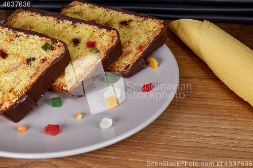 Image of fruitcake and small pieces candied fruits