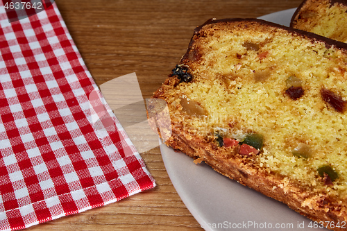 Image of fruitcake and small pieces candied fruits