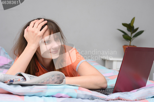 Image of An unemployed girl is stressed, cannot find a job