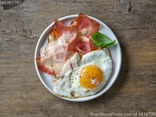 Image of plate of fried egg and bacon