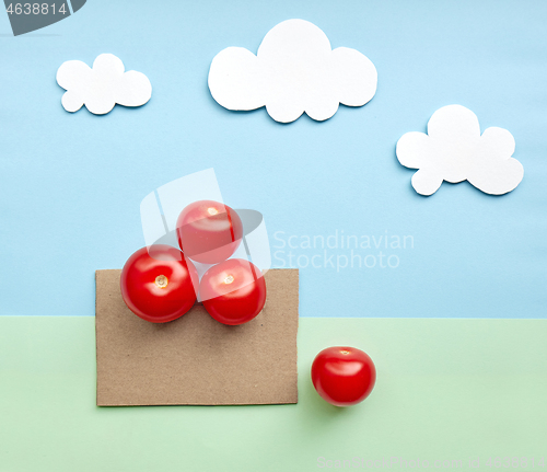 Image of fresh tomatoes in cardboard box