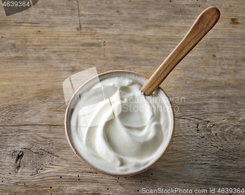 Image of bowl of sour cream or yogurt