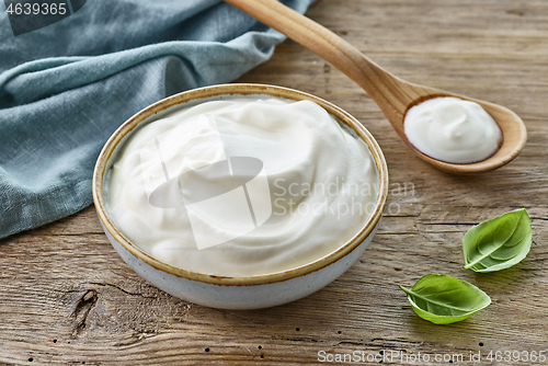 Image of bowl of sour cream