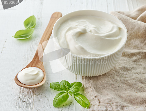 Image of bowl of sour cream