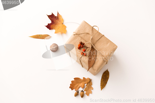 Image of gift box, autumn leaves, acorns and rowanberry