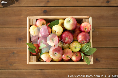 Image of ripe apples in wooden box on table