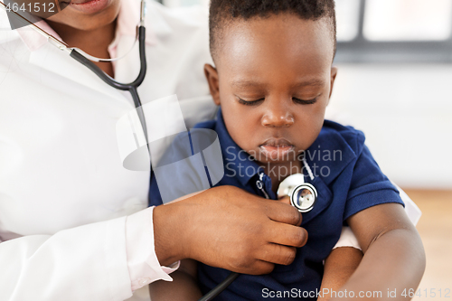 Image of doctor with stethoscope and baby patient at clinic