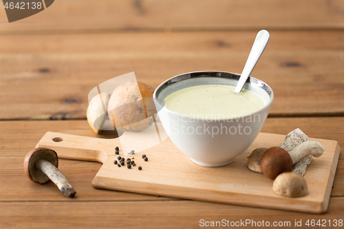 Image of mushroom cream soup in bowl on cutting board