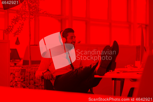 Image of relaxed young business man at office