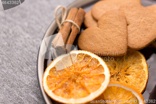 Image of gingerbread with dried oranges and cinnamon