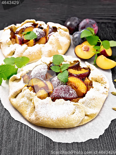 Image of Galeta two with plums on dark wooden board
