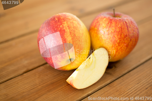 Image of ripe red apples on wooden table