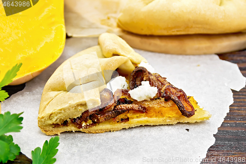 Image of Pie with pumpkin and fried onions on board