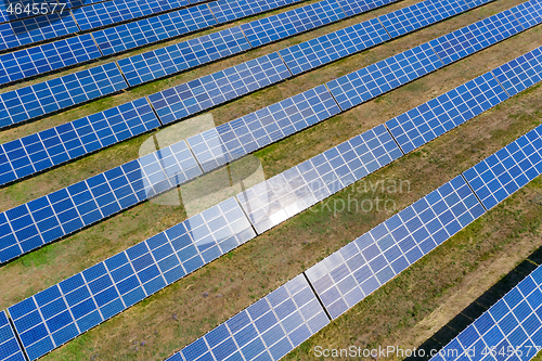 Image of many panels of solar cells