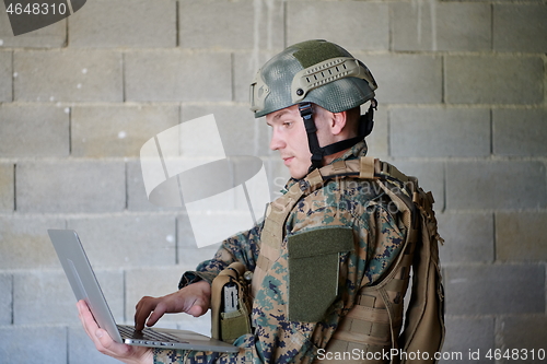 Image of soldier using laptop computer