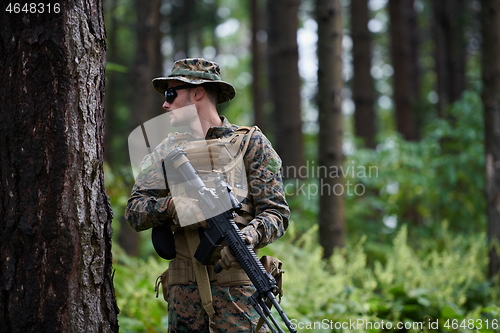 Image of soldiers squad relaxing