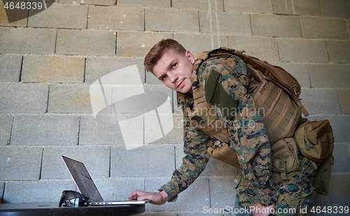 Image of soldier using laptop computer