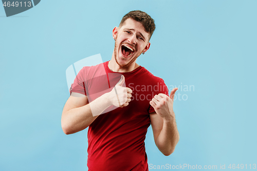 Image of Isolated on pink young casual man shouting at studio