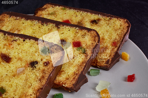 Image of fruitcake and small pieces candied fruits