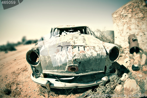 Image of old rusty car