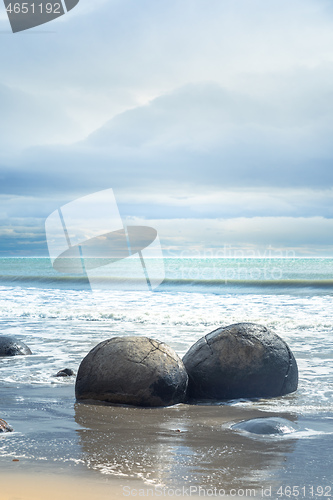 Image of boulders at the beach of Moeraki New Zealand