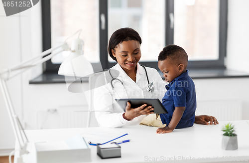 Image of doctor showing tablet pc to baby patient at clinic