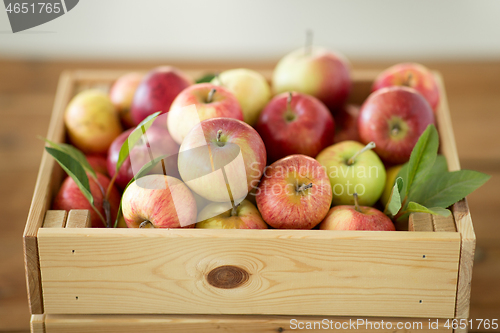 Image of ripe apples in wooden box on table
