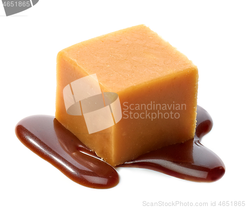 Image of caramel candy with chocolate sauce