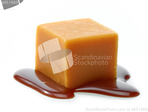 Image of caramel candy with chocolate sauce