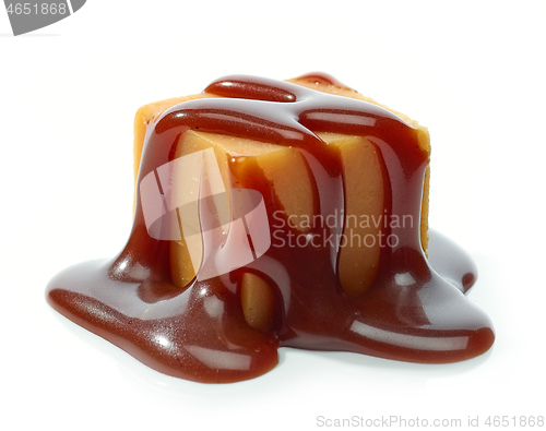 Image of caramel candy with chocolate sauce